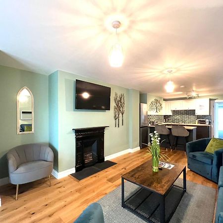 2 Bedroom Apartments Stopoverz Bristol Exterior photo