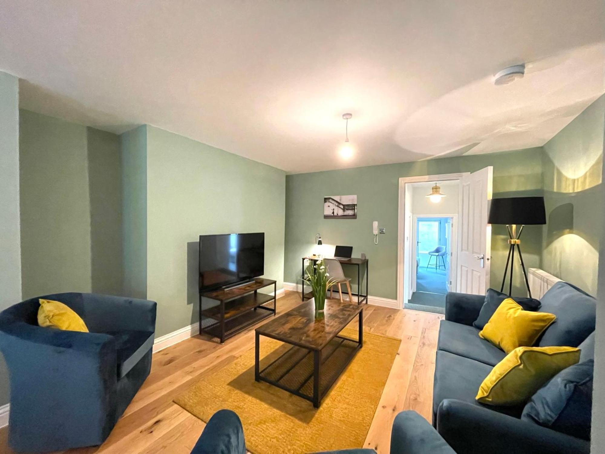 2 Bedroom Apartments Stopoverz Bristol Exterior photo