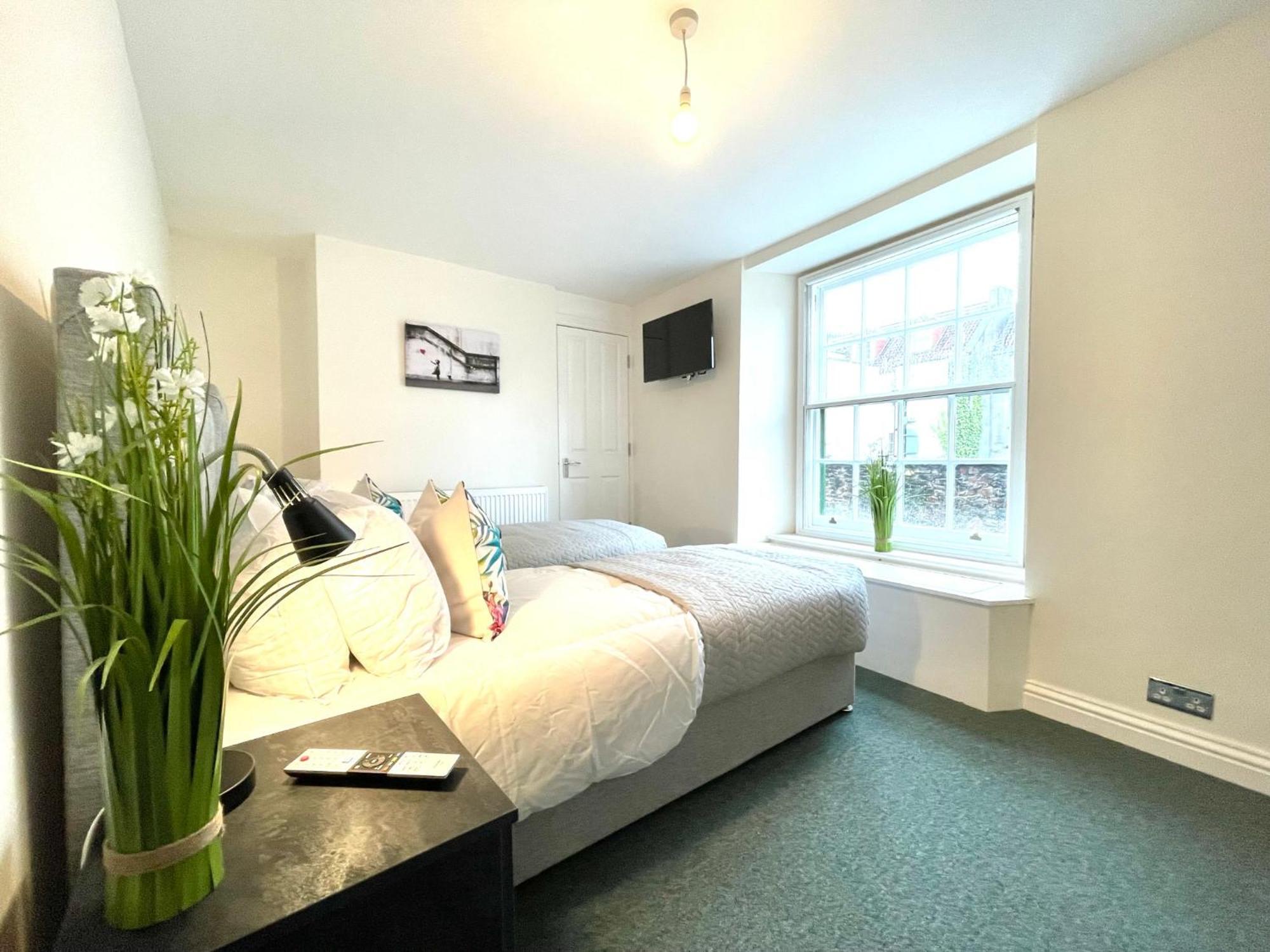 2 Bedroom Apartments Stopoverz Bristol Exterior photo