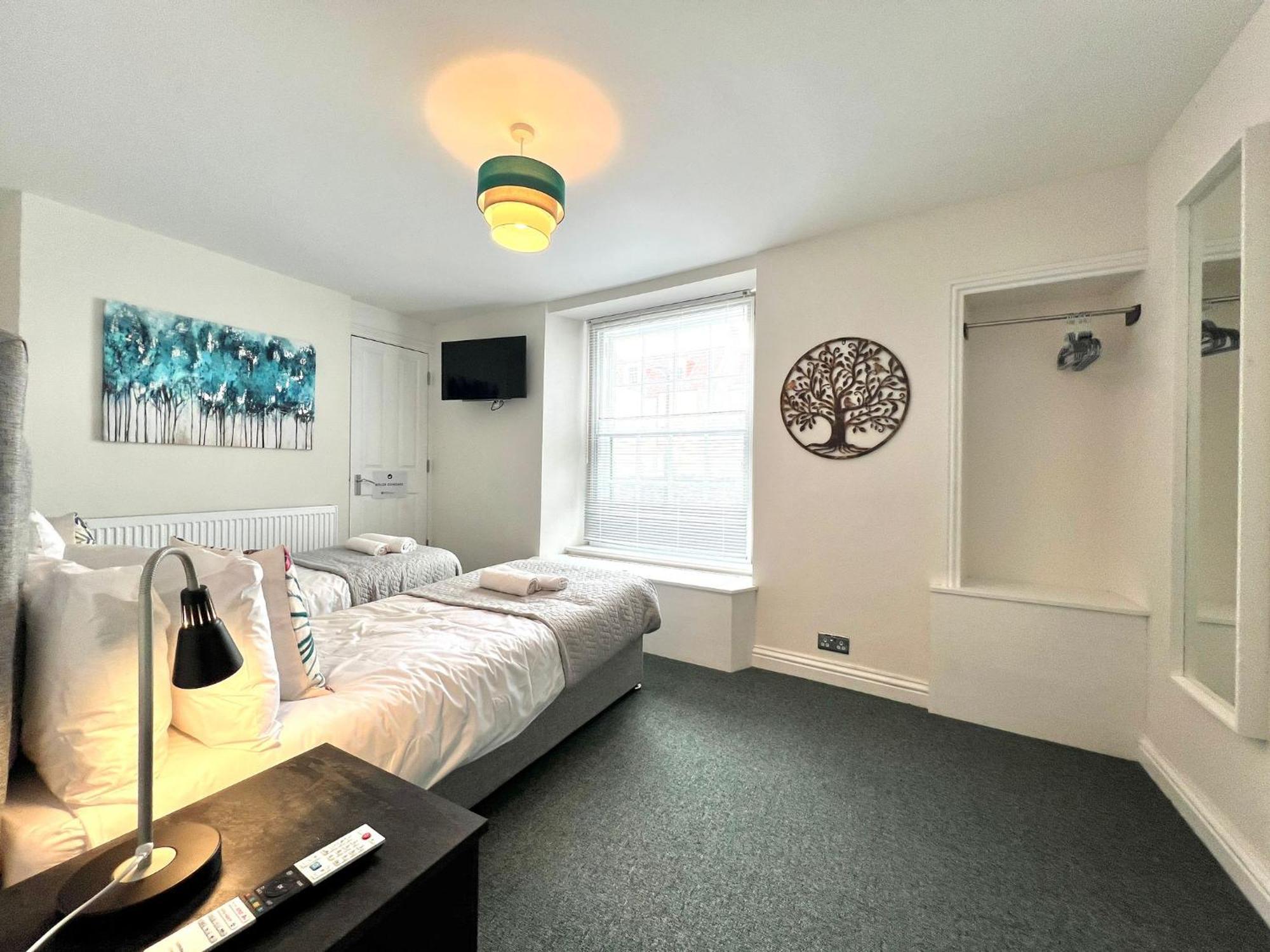 2 Bedroom Apartments Stopoverz Bristol Exterior photo